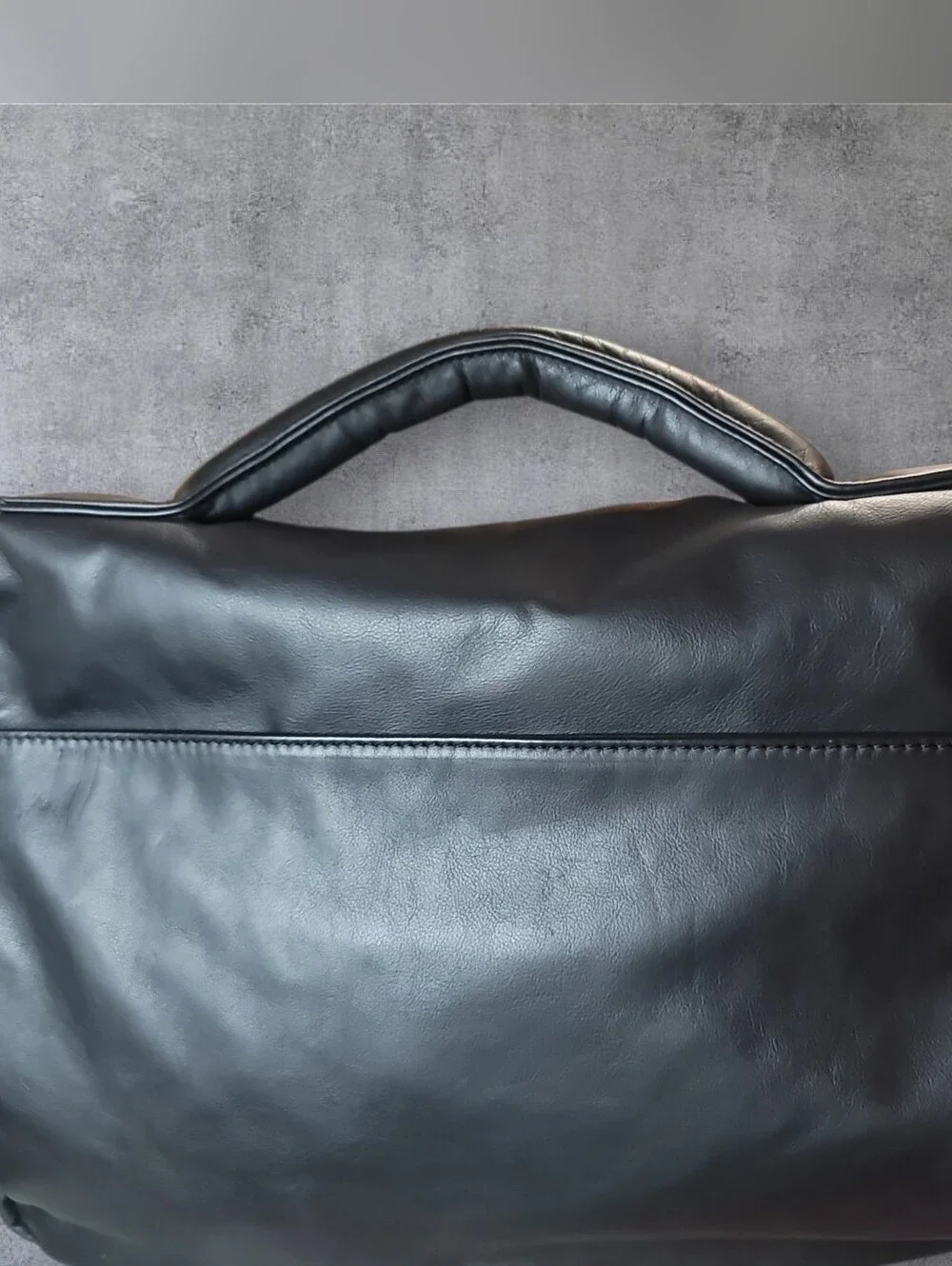 Giorgio Armani Mens Black Calfskin Leather Messenger Bag EUC